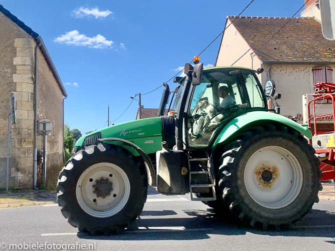 Tractor in Frans stadje